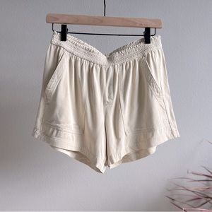 Women’s Size S Peace & Pearls comfort shorts